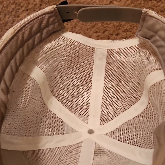 Patagonia White And Gray Mesh Cap With Colorful Buffalo - Picture 5 of 10